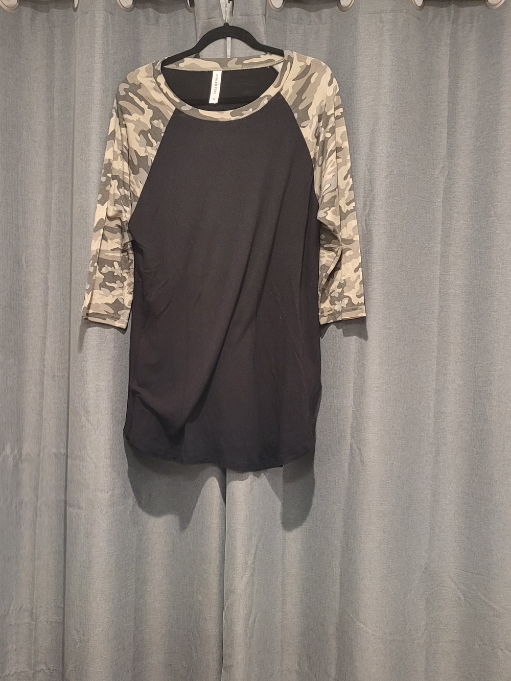 Tickled Teal Women's Black Raglan Tee with Camo Sleeves 3X - Picture 3 of 7